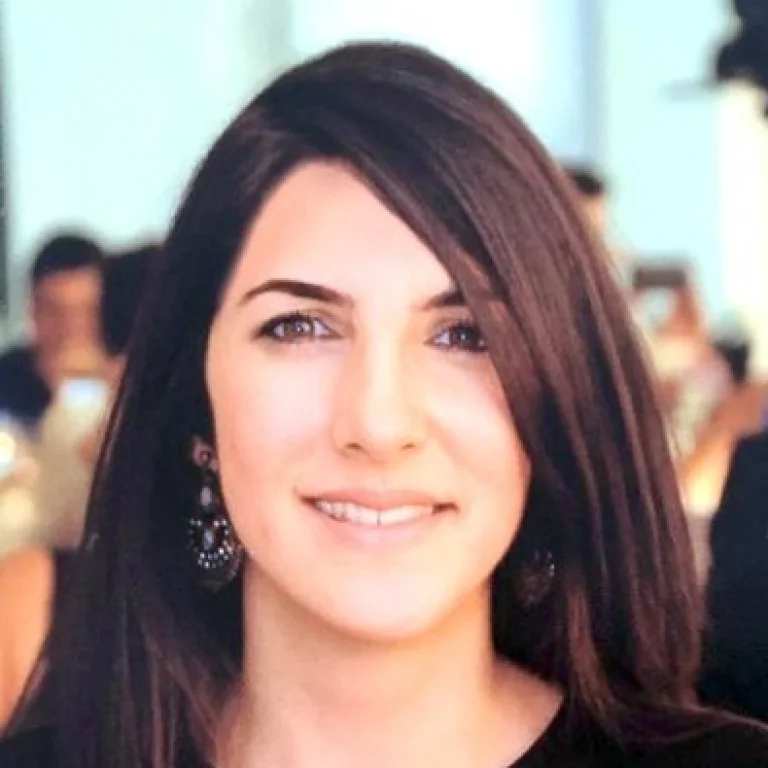 Esra Ayhan